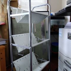 書類ラック　本棚の画像