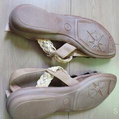 新品未使用！ターコイズブルーサンダルの画像