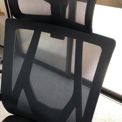 足台がある椅子の画像