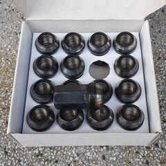 ⑰貫通レーシングナット黒  M12x1.25 37㎜