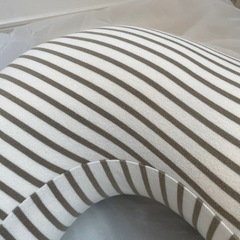 【中古美品】授乳クッション エアリコ airrico 替えカバー付きの画像