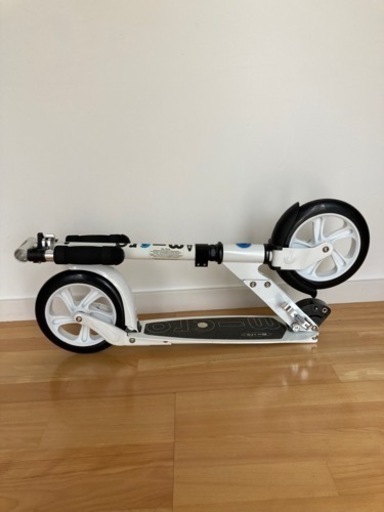 マイクロ ホワイト Micro White 【キックボード】（正規輸入品）