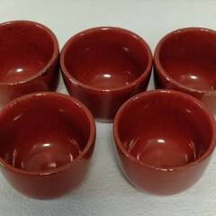 中古 白鶴 美しい朱色 お猪口 おちょこ 5個＆色味質感似てる徳利＆徳利袴セットの画像