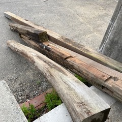 キャンプ　薪　柱　材料の画像