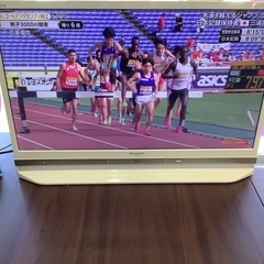取引中　SHARP　テレビ　白