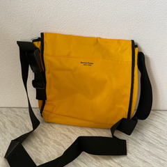 ショルダーバック　　Burton Houseの画像