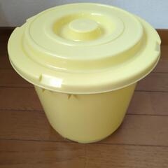 ガラス瓶4L、漬物桶5Lの画像