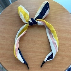ヘアリボン カチューシャ　美品の画像