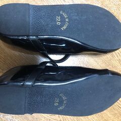 子供用の黒パンプス22cmの画像