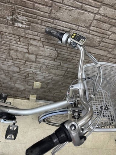 決算SALE 東京23区配達無料　新基準　ブリヂストン　アシスタ　8.1Ah リチウム 電動自転車 中古 301