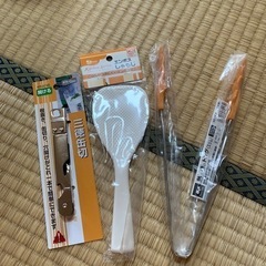 缶切り、しゃもじ、トング