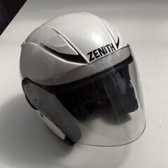 ヤマハのゼニスのヘルメットとグローブ