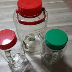 果実酒ビン　大１つと少２つ
