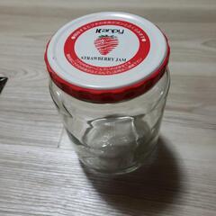 果実酒ビン　大１つと少２つの画像