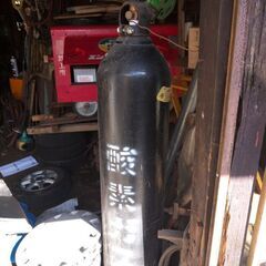 酸素ボンベ 高さ約150cm 引取限定