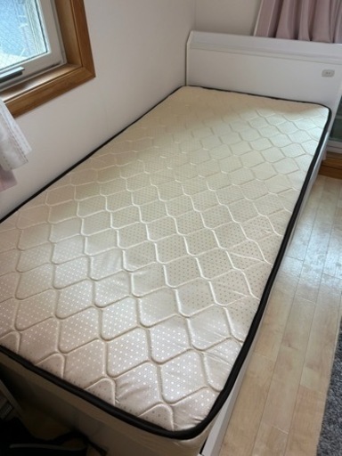 シングルベッド