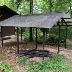 [お取引中]小屋４坪壁無しー薪小屋・車庫・家畜小屋等向きー解体・運搬・再組立できる方限定の画像