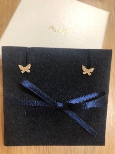 AHKAH バタフライパブェ　ピアス　販売証明書あり
