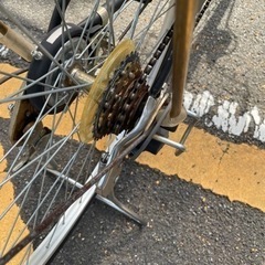 27インチ　外装6段自転車　オートライト　丸石の画像