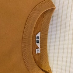 【取引中】【無料】UNIQLO スウェットクルーネックシャツ YELLOWの画像