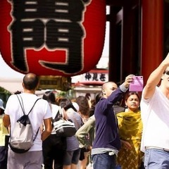 日本語と英語を話せる人、観光ガイドのお仕事。約４時間程度。