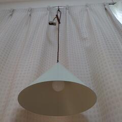 【美品】ダウンライト(クリーム色)ソケット電球付きの画像