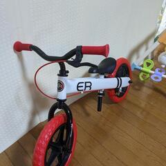 子供ストライダー