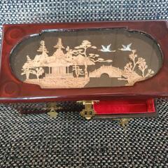 オルゴールがなるジュエリーボックス