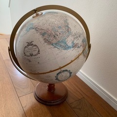 おしゃれな地球儀の画像