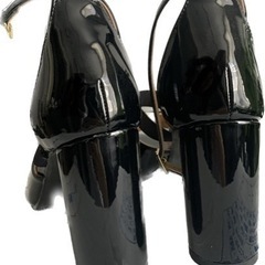 有名ファッションブランド【Undercover】コラボGUサンダルの画像