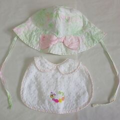 1歳～1歳半頃の女の子に♥️ベビー帽子と襟つきスタイのセットの画像