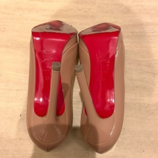 美品❗️クリスチャンルブタン　ベージュ　パンプス