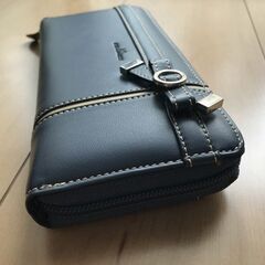 未使用　レディース長財布（アツキオオニシ）ネイビーの画像