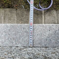 土日引き取り対応可　天然桃色御影石　Ｇ635　中国産　車止め①の画像