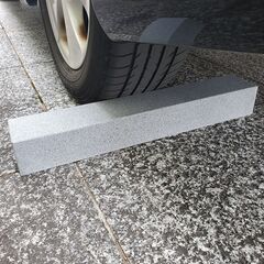 土日引き取り対応可　天然灰色御影石　Ｇ654　中国産　車止め①