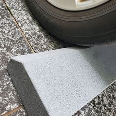 土日引き取り対応可　天然灰色御影石　Ｇ654　中国産　車止め②