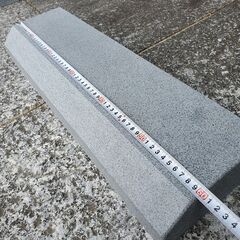 土日引き取り対応可　天然灰色御影石　Ｇ654　中国産　車止め②の画像