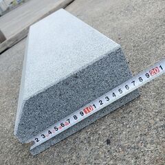 土日引き取り対応可　天然灰色御影石　Ｇ654　中国産　車止め②の画像