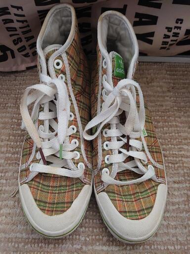 珍しい adidasスニーカー
