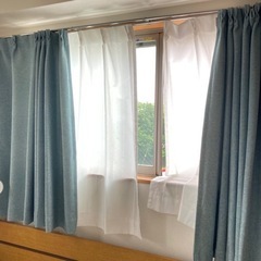 お話中　くすみブルーのカーテン　2窓分セットの画像