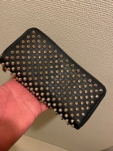 ルブタンの長財布です。