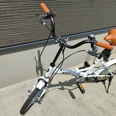 折り畳み自転車の画像