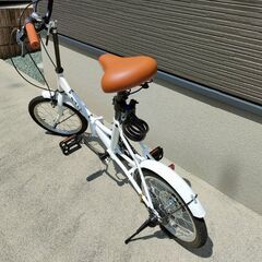 折り畳み自転車の画像