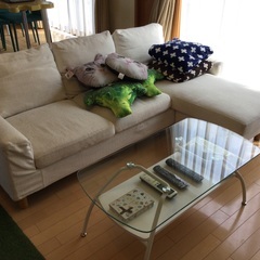ソファーとガラステーブルのセット
