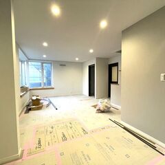 【簡単作業で安定収入】【週2〜5日ほど働きたい方】【日給16,000円以上可能！】仕事内容は、【クロスの剥がし作業、養生、簡易清掃】【作業時間は1日平均5〜6時間】能力に応じて給料がどんどん上がる。建築業界ですが、正直ここまで楽なお仕事は滅多にありません！早い者勝ちで限定2名！この記事を見つけた今がチャンスです！の画像