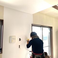 【簡単作業で安定収入】【週2〜5日ほど働きたい方】【日給16,000円以上可能！】仕事内容は、【クロスの剥がし作業、養生、簡易清掃】【作業時間は1日平均5〜6時間】能力に応じて給料がどんどん上がる。建築業界ですが、正直ここまで楽なお仕事は滅多にありません！早い者勝ちで限定2名！この記事を見つけた今がチャンスです！の画像