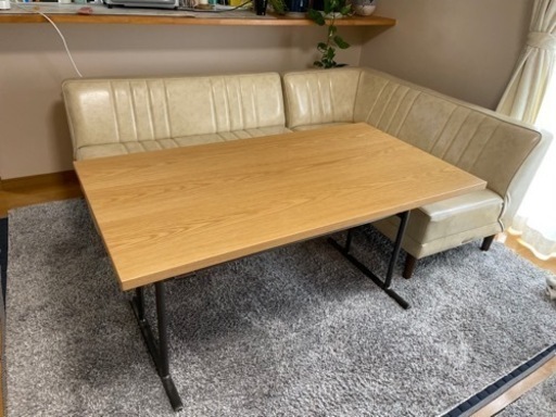 ニコアンドのソファ、テーブル