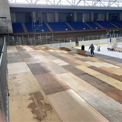 観覧席の設営の画像