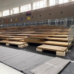 観覧席の設営の画像