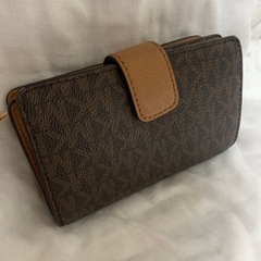 マイケルコース　二つ折り財布　直接取引のみの画像